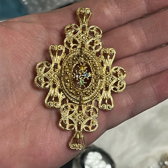 Victorian Style Brooch - Picture 4 of 7